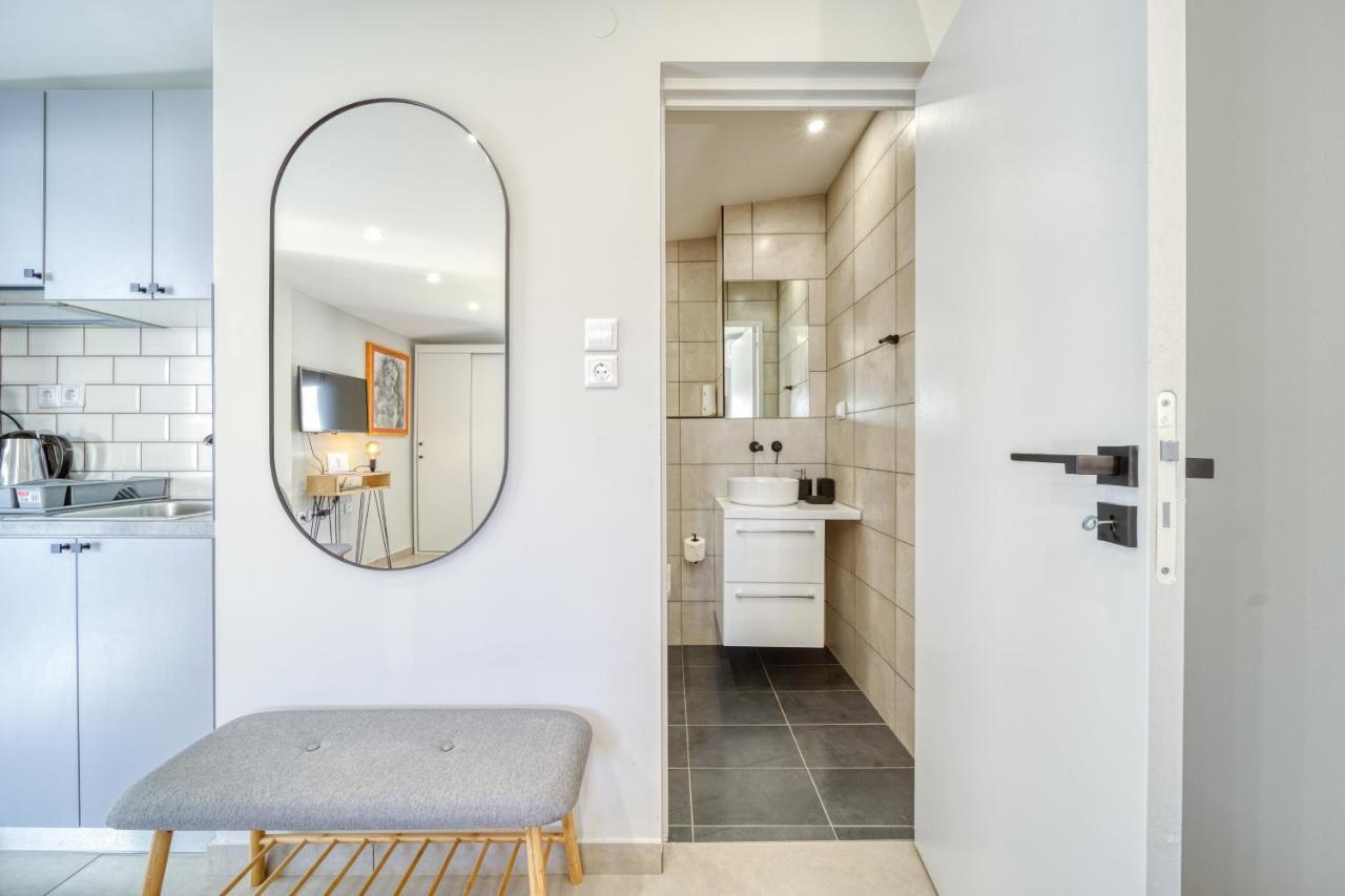 אתונה Chic Rooftop Studio W/ Terrace - Near Acropolis מראה חיצוני תמונה